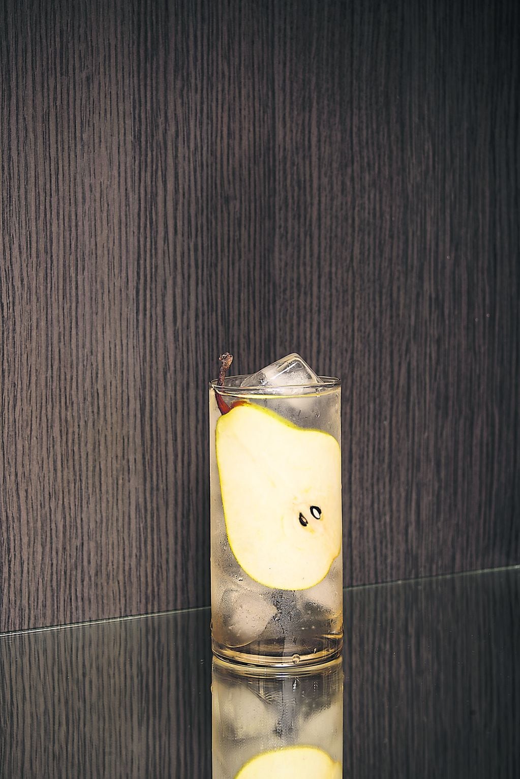 Aperitivo de invierno: peras y vino blanco, una propuesta de la bartender Pipi Yalour.