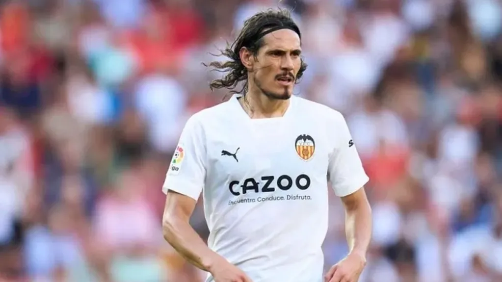 Edinson Cavani con la camiseta de Valencia. ¿Jugará en Boca? 