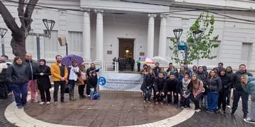 Kinesiólogos suspendieron servicios domiciliarios en Mendoza y marcharon hasta la Legislatura