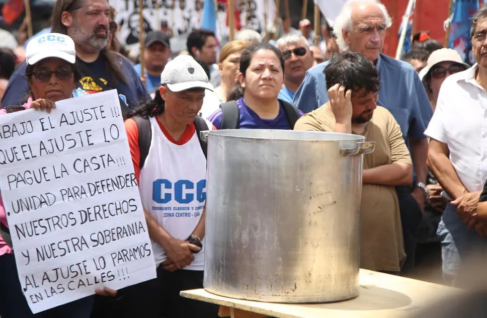 Marchas y ollas populares en una nueva jornada de protestas contra el DNU de Milei. / Foto: Noticias Argentinas