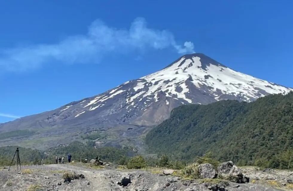 El nevado volcán Villarrica, de 2.847 metros de altitud, se encuentra ubicado en una concurrida zona turística del sur del país. Gentileza: En Nacional.