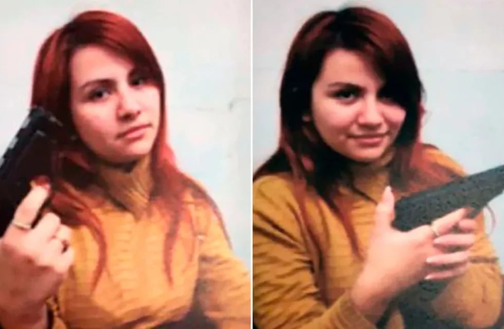 Una nueva foto de Brenda Uliarte con el arma que se usó para intentar matar a Cristina Kirchner que ya está en el expediente. Foto: Web
