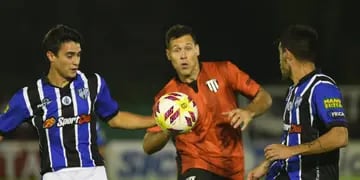 El Lobo consiguió un empate como local en el partido de ida del Reducido. El "Burrito" Martínez abrió el marcador y Cortizo igualó.