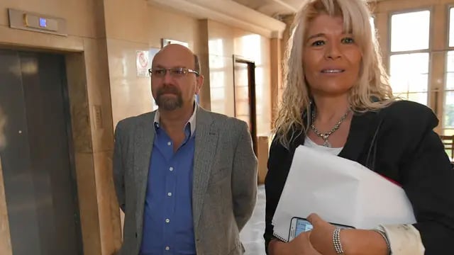 Lobos y Claudia Sgró llegan a tribunales en la primera jornada del juicio oral. Mañana continúa el debate Orlando Pelichotti / Los Andes