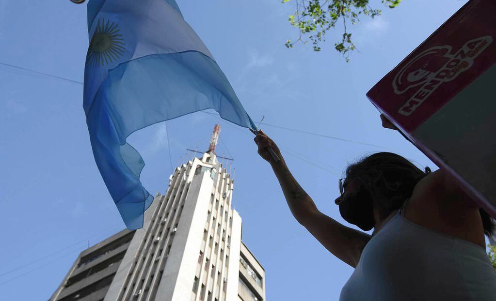 Las personas concurrieron a la convocatoria realizada la semana pasada por la presidente del Pro Patricia Bullrich, quien llamó a reclamar contra la “agenda clandestina” de CFK.