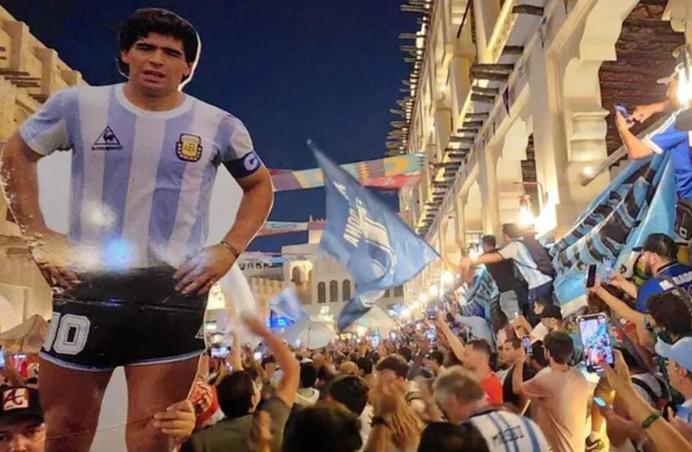 Miles de hinchas argentinos presentes en Qatar.