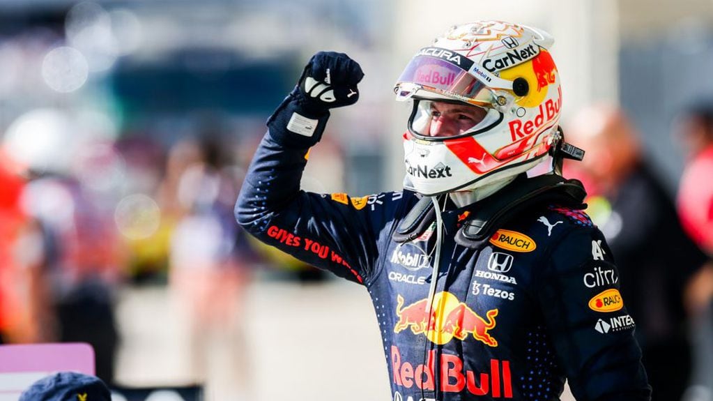 Max Verstappen mostró su felicidad por haber aguantado la presión de Lewis Hamilton en las vueltas finales del Gran Premio de Estados Unidos.