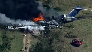 Un avión se estrelló e incendió con 21 personas a bordo: no hubo víctimas fatales