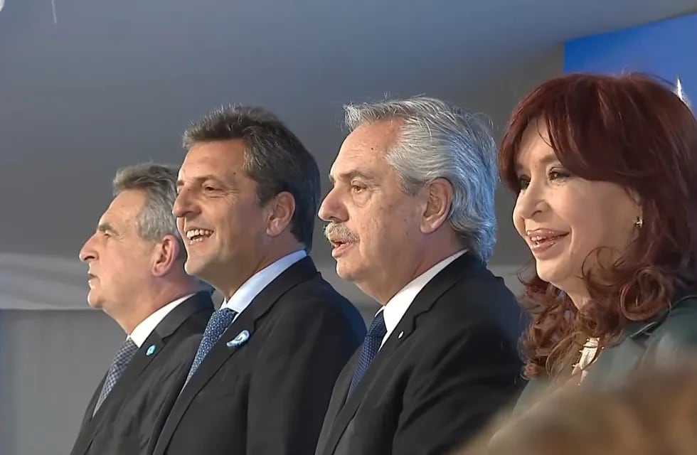 Alberto Fernández, Cristina Kirchner ni Sergio Massa han hablado sobre la devaluación y la crisis post electoral.