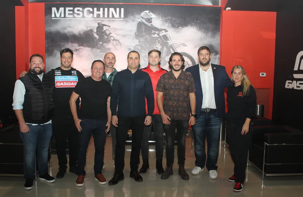 Equipo Meschini junto a los gerentes de las nuevas marcas.