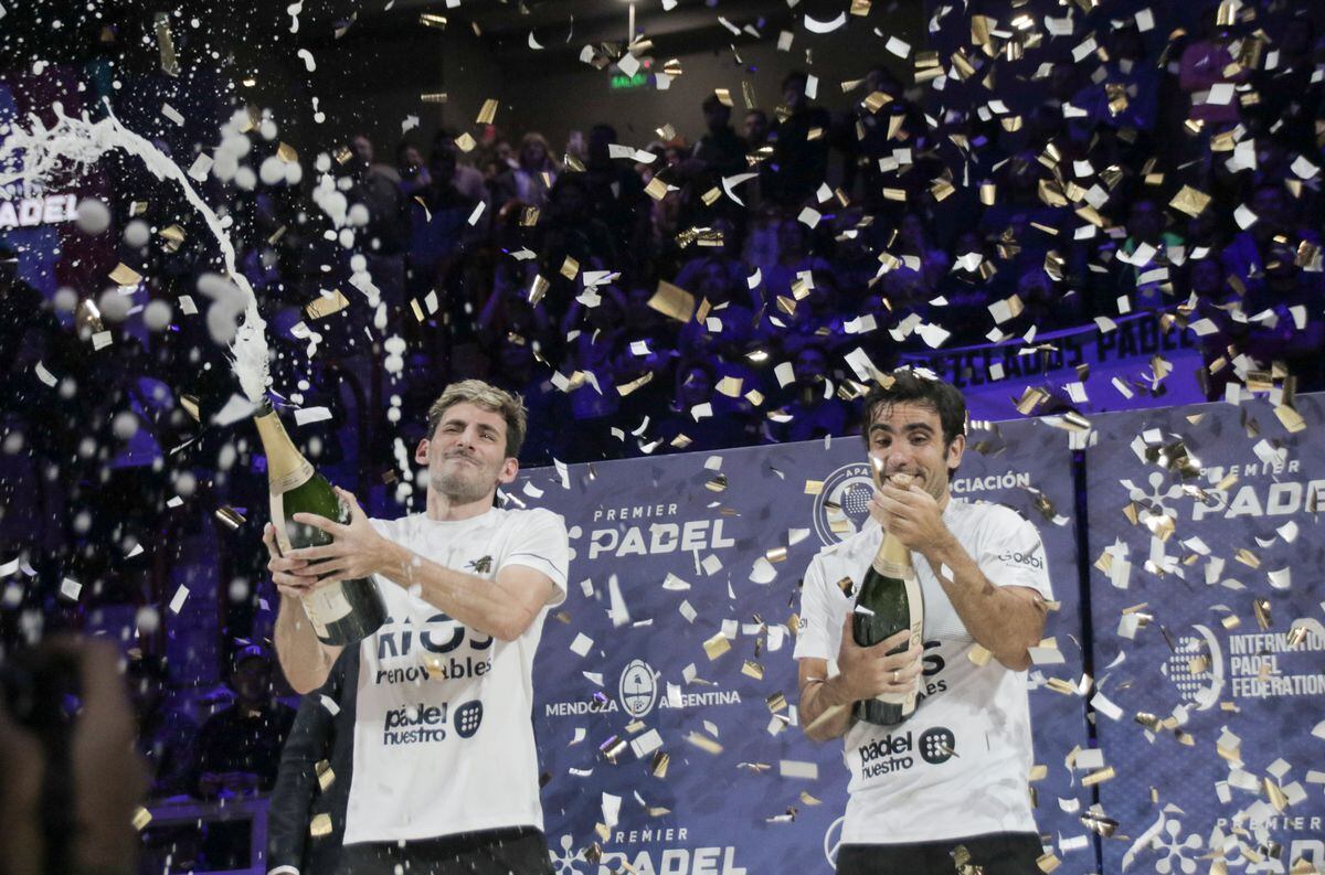 Franco Stupaczuk y Pablo Lima celebran en Mendoza. Fueron campeones del Premier Pádel 2022. / Mendoza Premier Pádel
