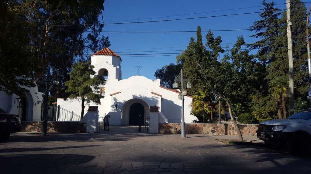 
    Iglesia "Nuestra Señora del Perpetuo Socorro". Fuente Arq. Paula Martedi
   