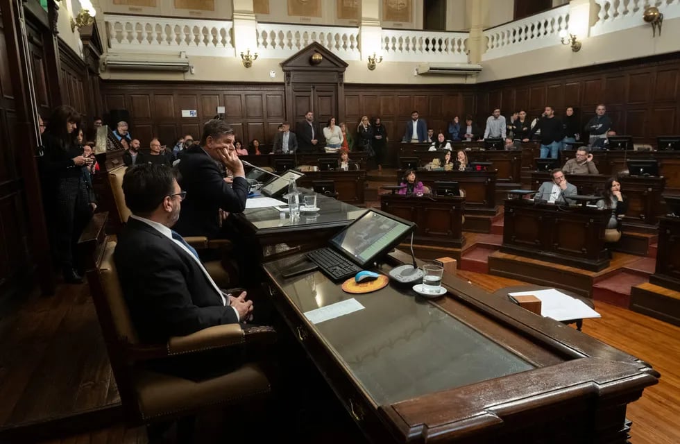 Este lunes en sesión especial los senadores trataron el proyecto presentado por el peronismo que planteaba la derogación del ítem Aula

Foto: Ignacio Blanco / Los Andes 


