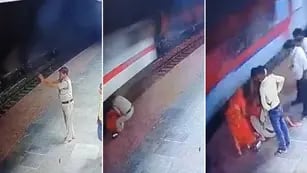 Video: un policía en India salvó a una mujer de ser aplastada por el tren