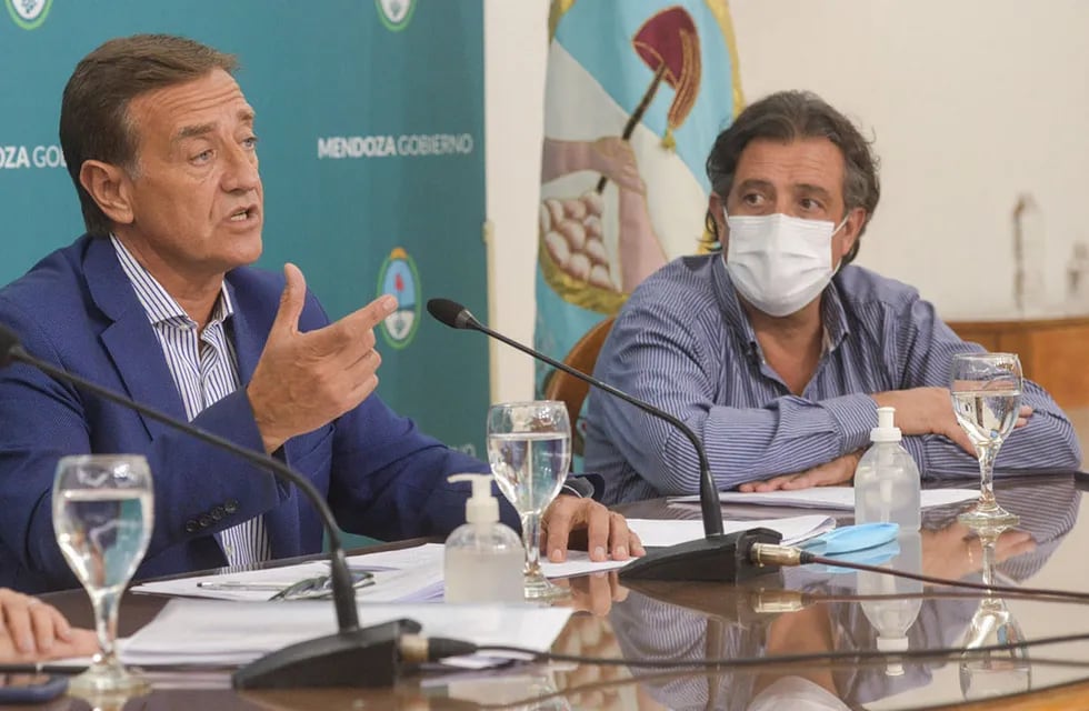 Rodolfo Suárez y el ministro de Gobierno Víctor Ibañez, socios en el proyecto de reforma constitucional.