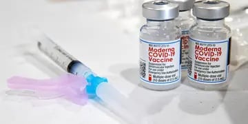 Vacuna de Moderna: se aguarda la aprobación en Argentina para menores de edad (AP)