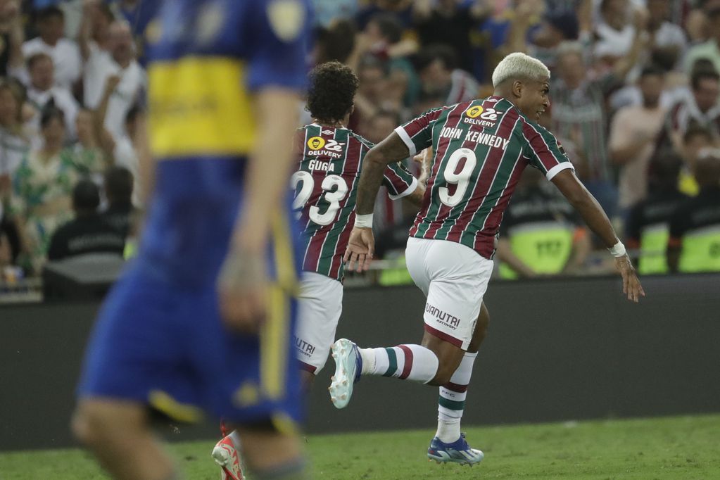 John Kennedy, del Fluminense de Brasil, festeja tras anotar en la prórroga de la final de la Copa Libertadores ante Boca Juniors. 