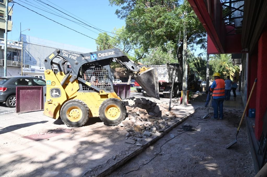 Las tareas continúan el mismo diseño de remodelación de los trabajos que se están finalizando entre las calles Hipólito Yrigoyen y Biritos.
