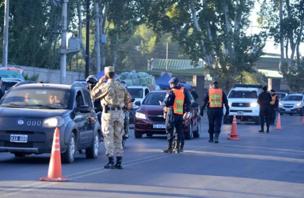 Efectivos policiales llevaron a cabo diversos operativos y detuvieron a dos hombres que eran buscados. Foto: Ministerio de Seguridad