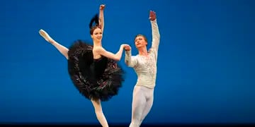 Bailarines compiten en el Teatro Bolshoi de Moscú