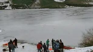 Fueron a patinar a un dique, se rompió el hielo y murieron ahogados: el trágico deceso de dos niños