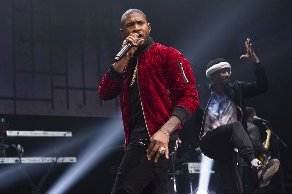 ARCHIVO - Usher durante un concierto en la arena Barclays Center en Nueva York, el 27 de octubre de 2016. (Foto de Scott Roth/Invision/AP)