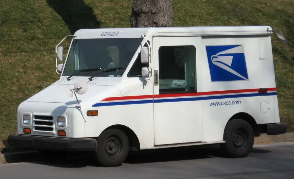una repartidora del correo murió tras ser atacada salvajemente por cinco perros