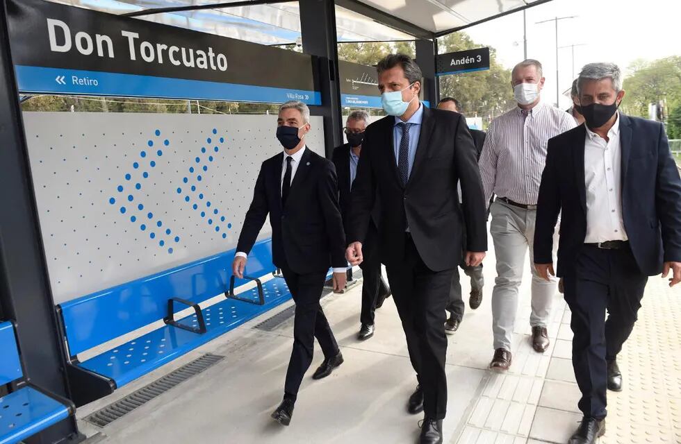 Sergio Massa inauguró la estación Don Torcuato en la localidad bonaerense de Tigre y habló sobre la compra de dólares en los legisladores.