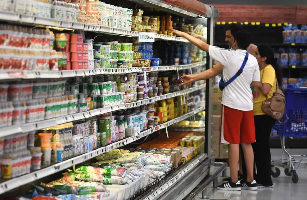 Economistas sostienen que, aunque caiga el consumo, es difícil que los precios caigan en los próximos tres a cuatro meses. Foto: José Gutierrez / Los Andes