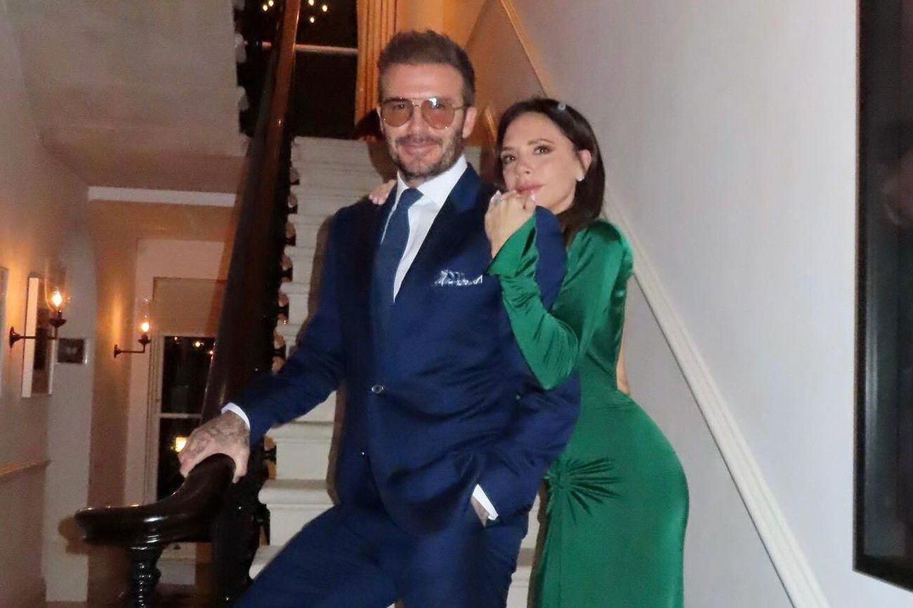 La foto con la que David y Victoria Beckham despidieron un 2023 "increíble". (Instagram @davidbeckham)