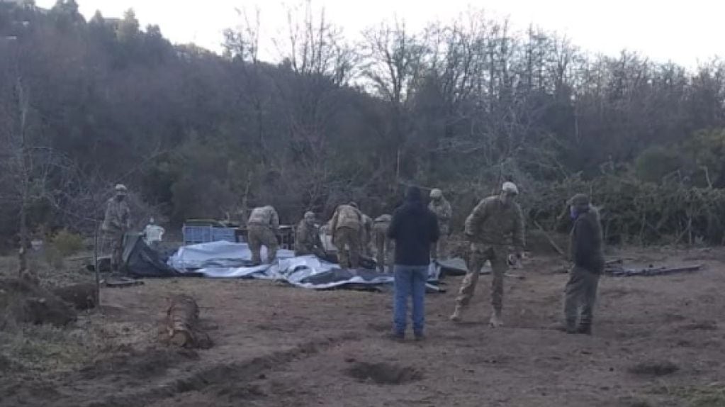 Militaron montaron un campamento para evitar la ocupación ilegal - 