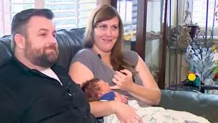 Video: una embarazada no logró llegar al hospital y tuvo que dar a luz en el jardín de su casa