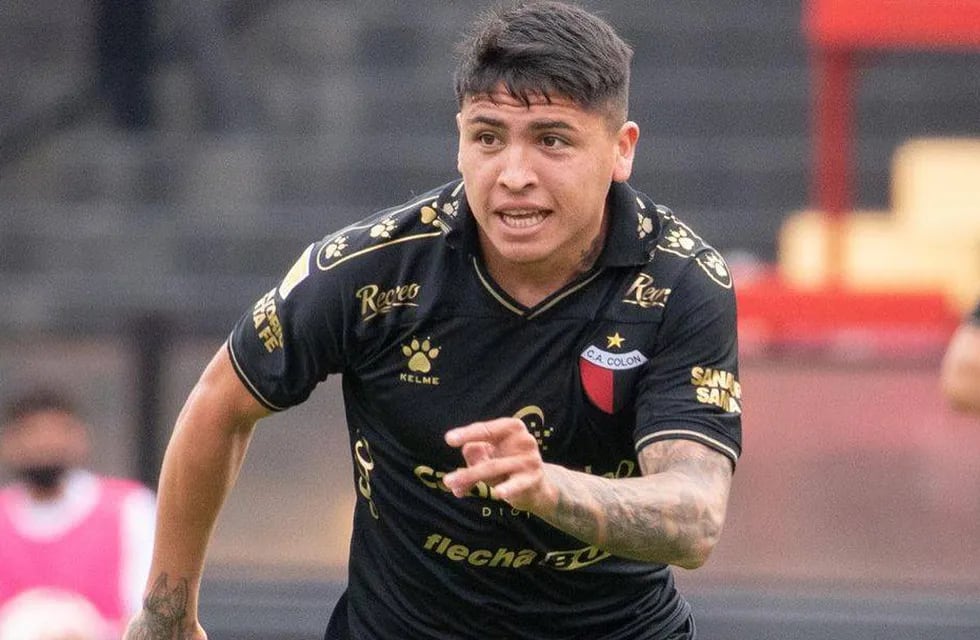 El futbolista Facundo Farías por ahora, continúa en Colón de Santa Fe. / Gentileza.