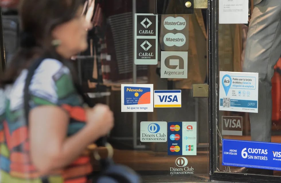El 72% de las familias mendocinas superó el límite de la tarjeta de crédito Foto: Gustavo Rogé / Los Andes