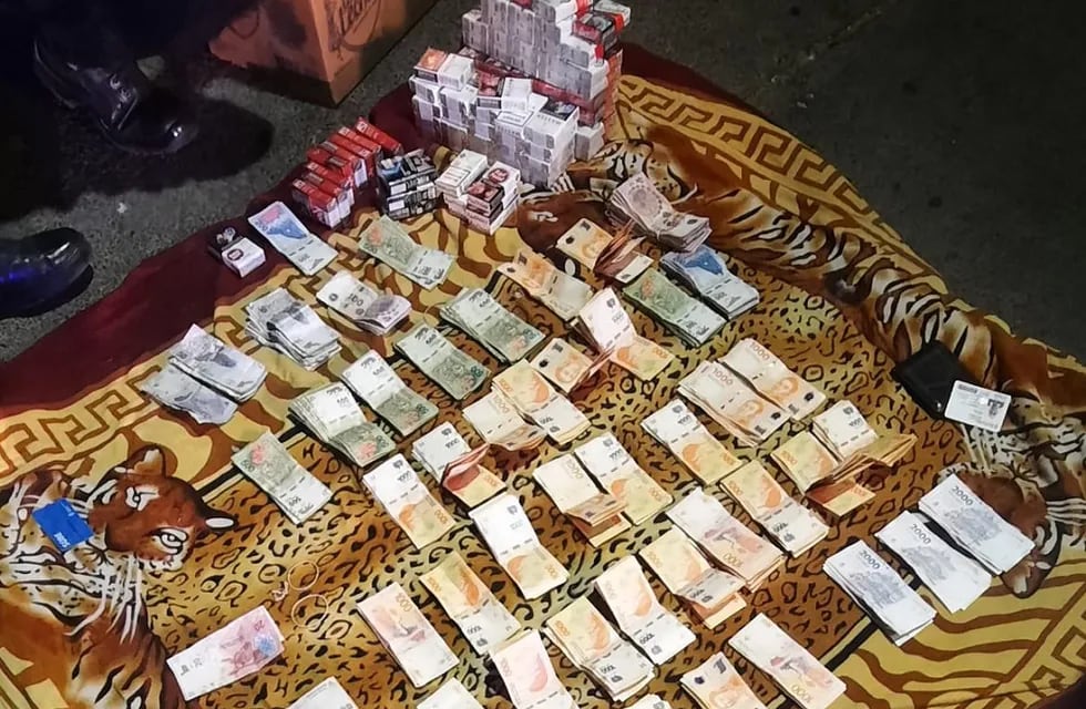 Ladrón nocturno cayó con los cigarrillos y $400.000 que había robado de un quiosco en Ciudad. | Foto: Ministerio de Seguridad y Justicia