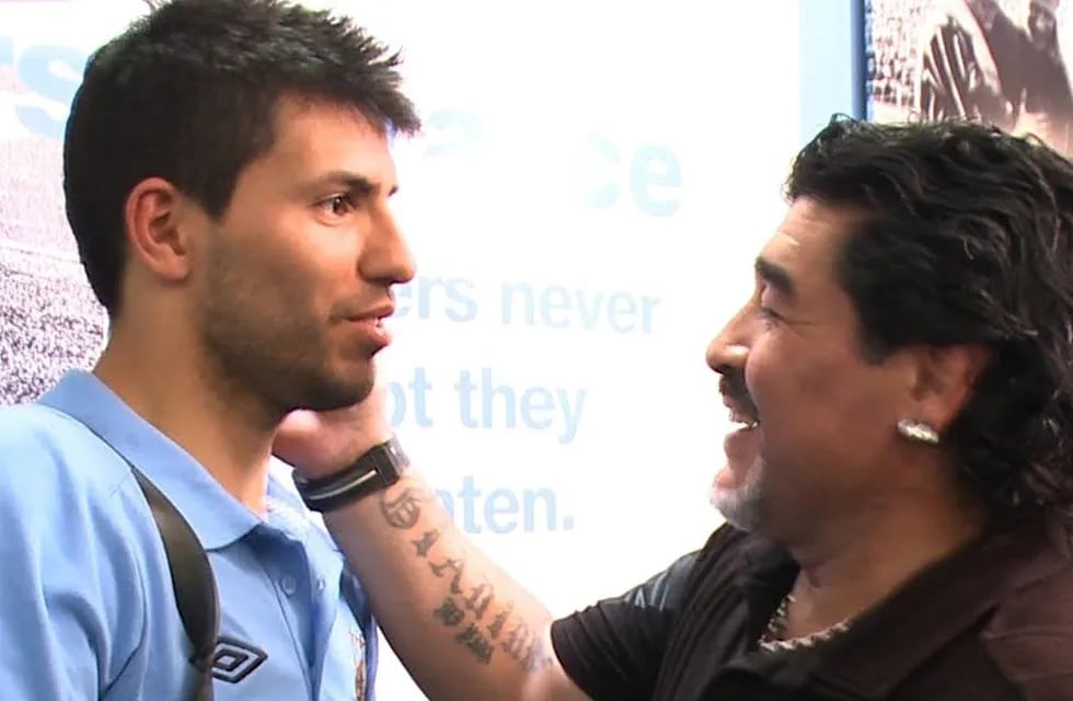 El Kun Agüero admitió que recuerda en presente a Diego Maradona.