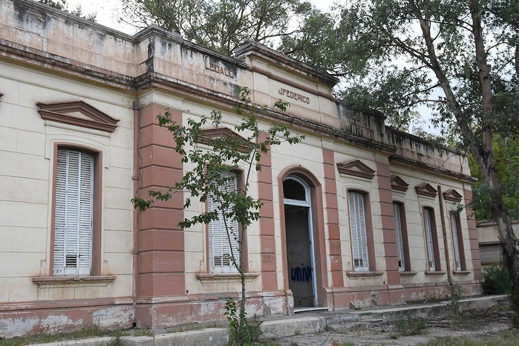 Edificio abandonado de Eureka, ex Parque de la Ciencia ubicado en el parque General San Martín de Ciudad, donde harían un centro cultural. Foto: José Gutierrez / Los Andes