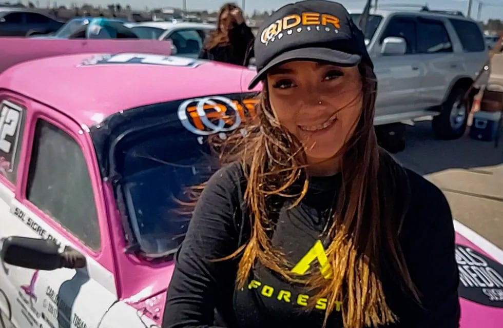 La joven corredora de autos que se ganó un lugar en el automovilismo mendocino y cumple su sueño