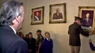 Murió Roberto Bendini, el ex jefe del Ejército que bajó el cuadro de Videla en el colegio militar. Foto: Archivo Clarín.