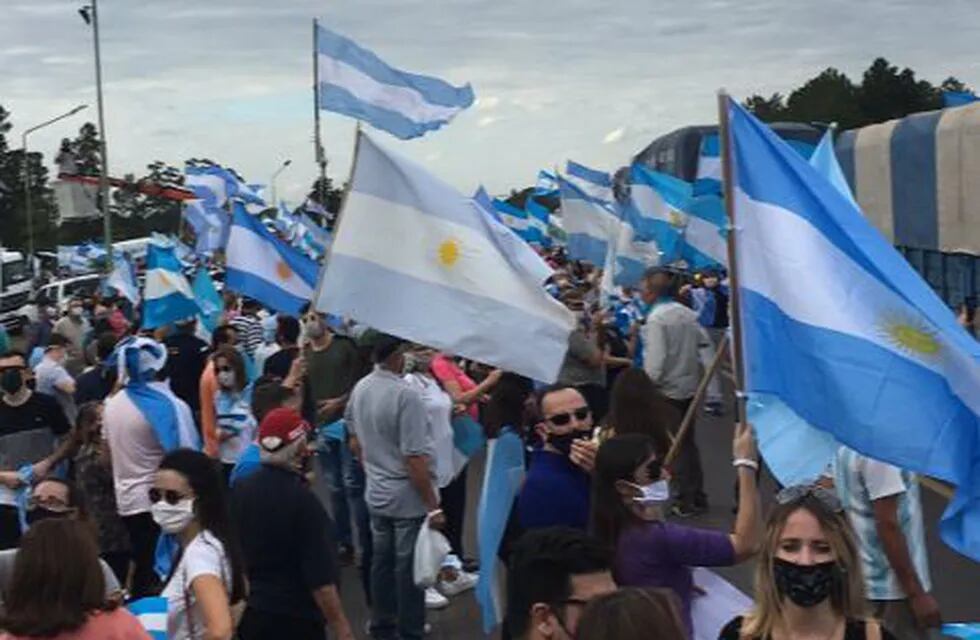 El diputado nacional Eduardo Valdés advirtió que existe una "Argentina marginal con mucho poder en los medios que quiere dividir", y defendió el proyecto de "rescate" de Vicentin.