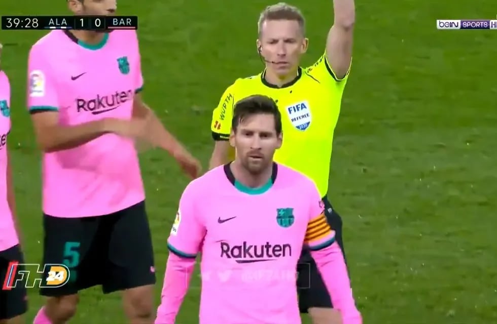 Se calentó Messi, se enojó con el árbitro y reaccionó mal./Captura de imagen