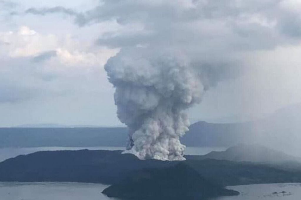 El magma entró en contacto con el agua en el cráter principal del volcán Taal - Gentileza