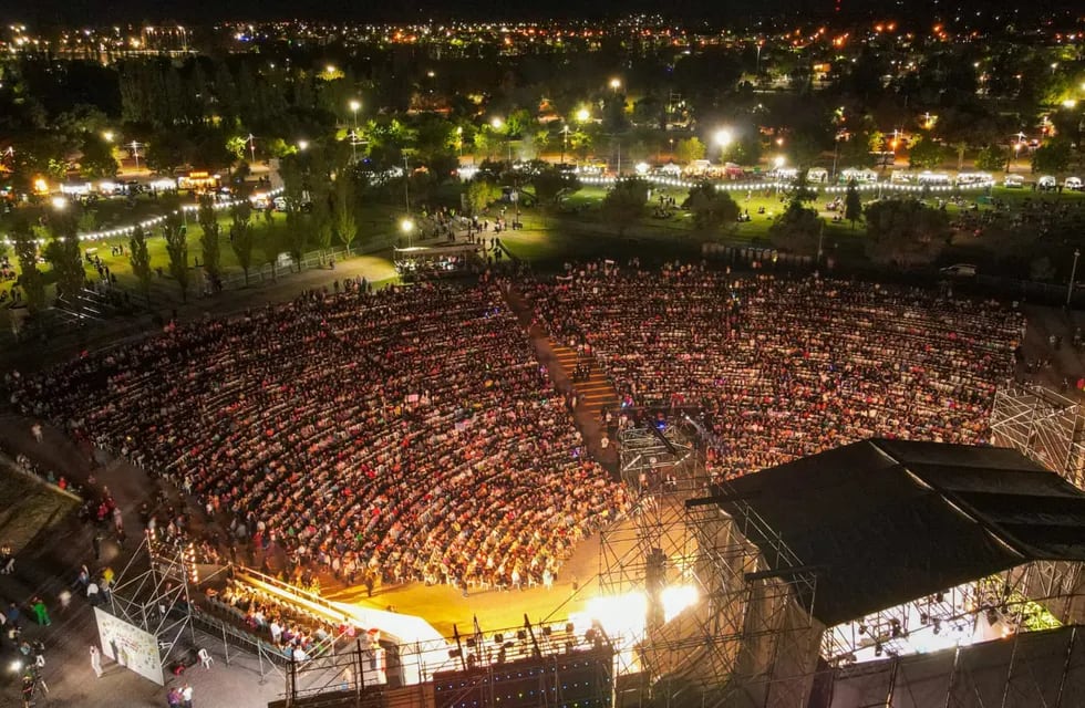Unas 20.000 personas disfrutaron de la fiesta en el nuevo teatro griego de Maipú.