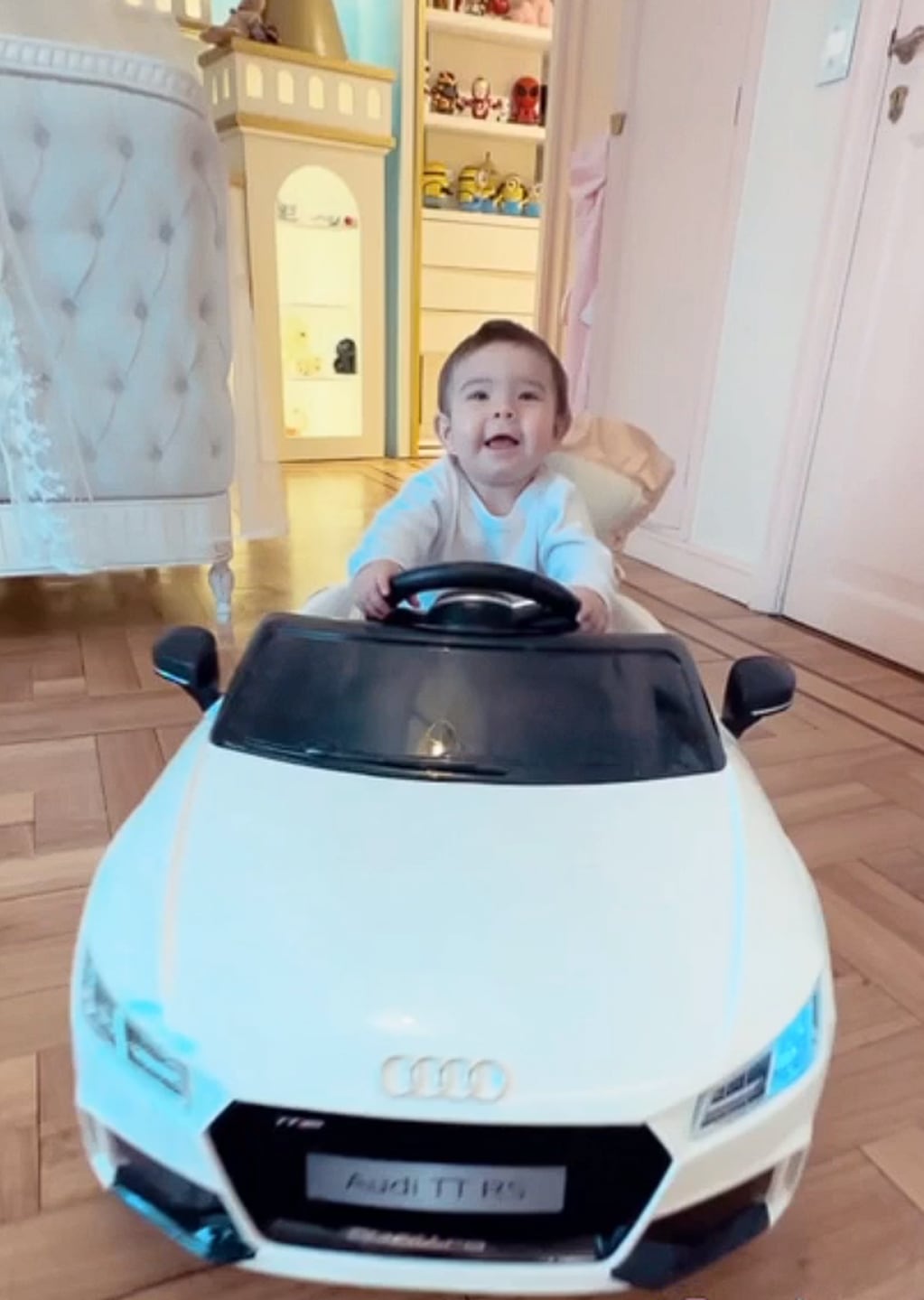 Barby Franco mostró el espectacular autito Audi que sumó a la colección de juguetes de su hija Sarah Burlando. Foto: Instagram / @barbaritafranco21