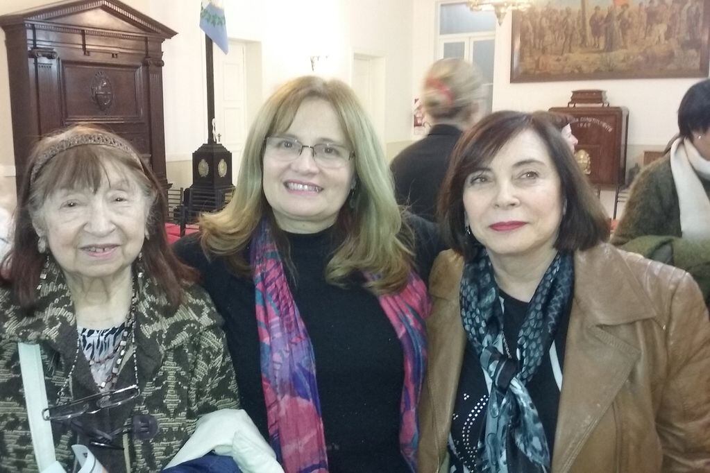 Elsa Quiroga Frassoni junto a sus colegas Fabiana Mastrangelo y Alicia Duo. Foto: Gentileza.