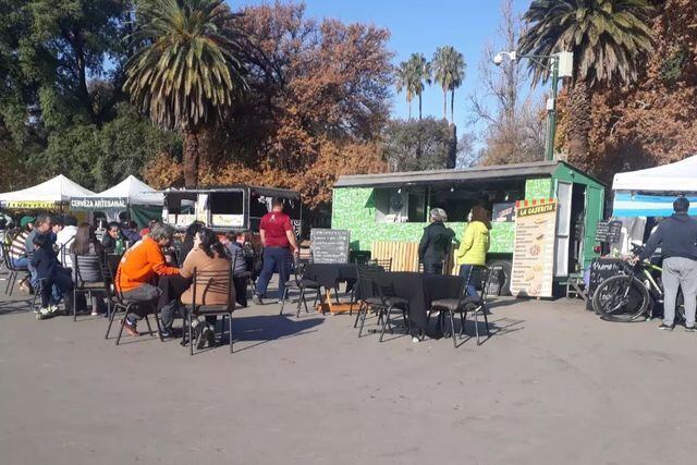 Emprendedores y artesanos dan vida a una feria de diseño primaveral en el Parque San Martín. Foto: Feria Diseño Libre.