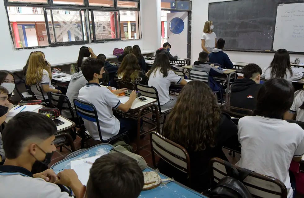 Desde el 1 de agosto, muchos cursos de las escuelas secundarias tendrán nuevos profesores y horarios. (imagen ilustrativa. Foto: Orlando Pelichotti / Los Andes)