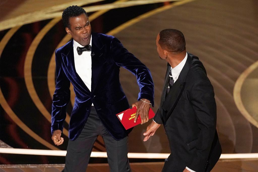 El tenso momento de los Oscars. (AP Photo/Chris Pizzello)