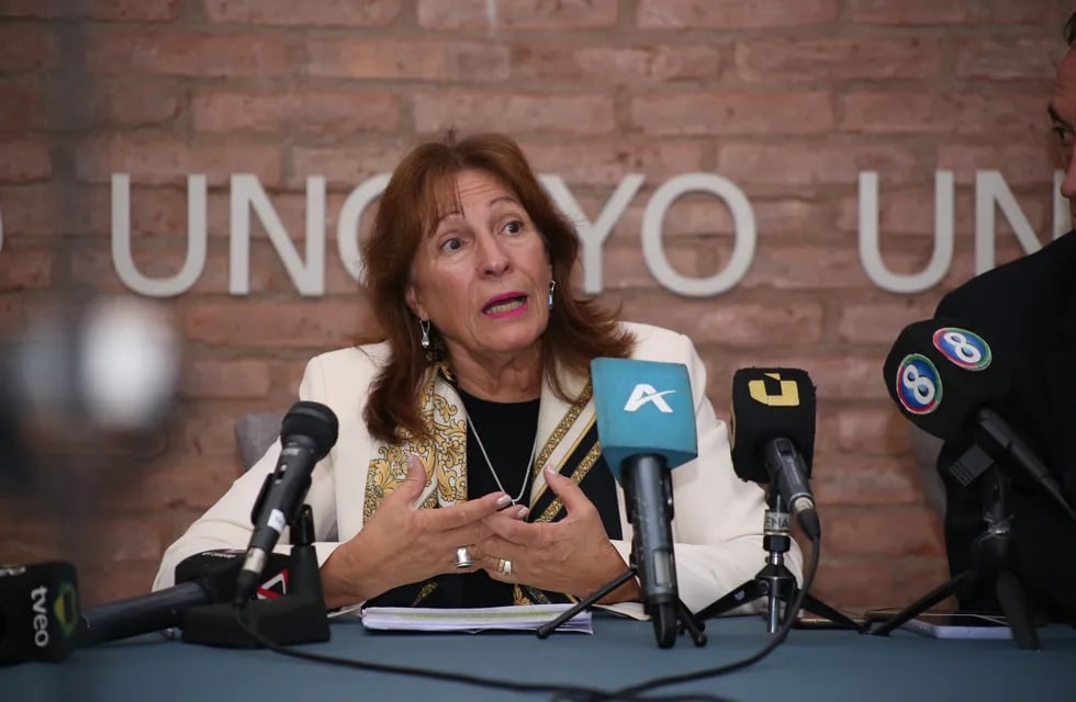 Esther Sánchez, rectora de la UNCuyo.