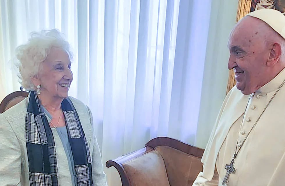 El Papa Francisco recibió a la titular de Abuelas de Plaza de Mayo, Estela de Carlotto, en el Vaticano. Foto NA